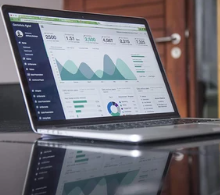 树高千丈，落叶归根；人行千里，不忘根本